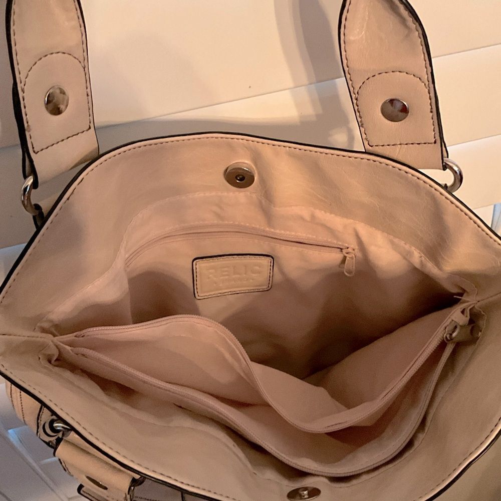Relic Brand Handbag Beautiful like new - Picture 4 of 9